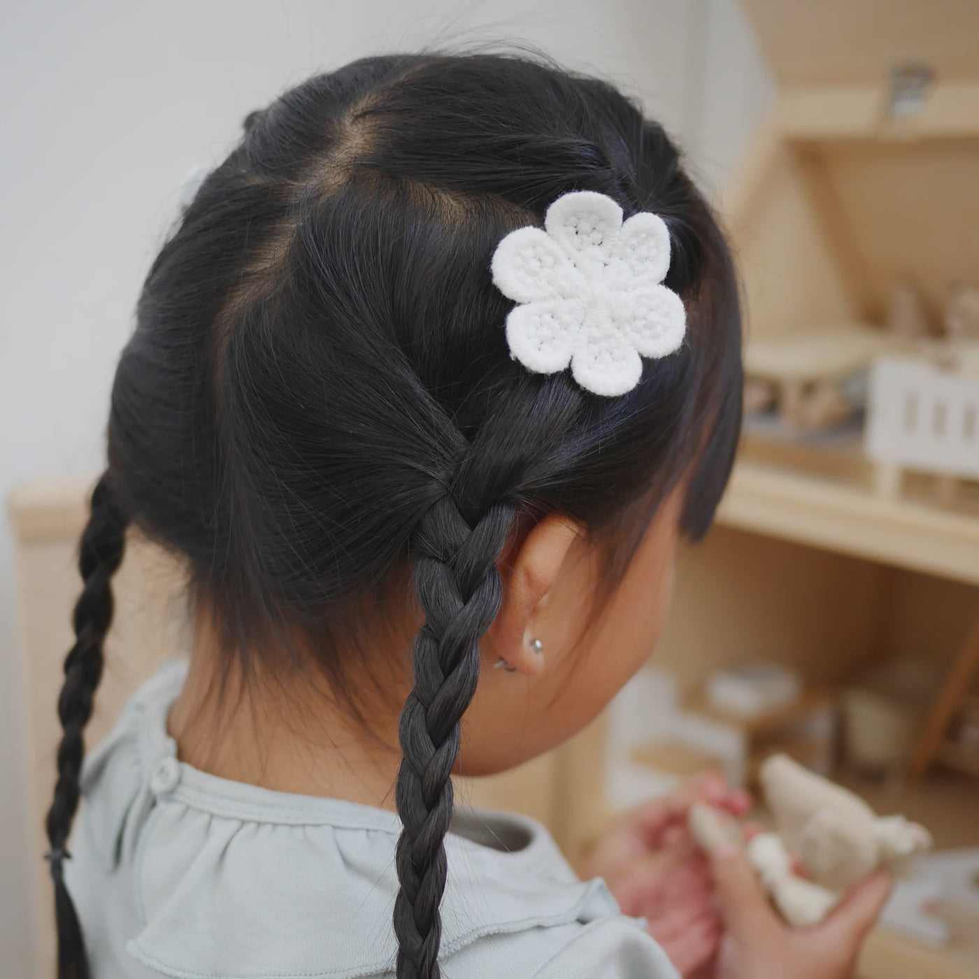 Fully Lined Hair Clip - Lace Flower White